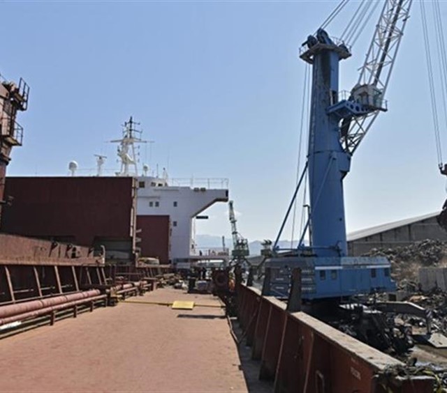 Jadroplov starts transporting old iron to Turkey